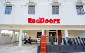 RedDoorz Syariah near Universitas Jenderal Soedirman 2